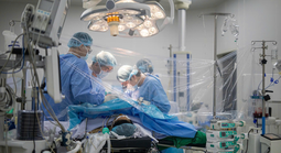 Sinh viên hiến gan cứu thầy