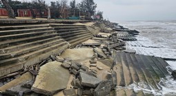 Kè biển hàng chục tỉ đồng chưa nghiệm thu đã hỏng nặng