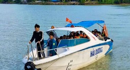 Hơn 130 học sinh ở Tây Nha Trang đi canô đến trường