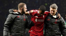 Có CĐV Anh hả hê khi tiền đạo Isak của Liverpool bị “nghiệp quật”