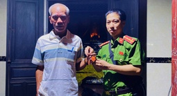 Quà tặng đặc biệt Công an phường An Cựu tặng người dân