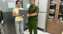 Ngồi học ở quán cà phê, cô gái 18 tuổi bị trộm máy tính xách tay