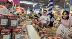 Rộn ràng hàng Tết, quà Tết