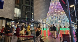 Hết mưa, người dân TPHCM đi chơi lễ Giáng sinh ở đâu?