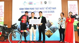 Đạp xe xuyên lục địa: VĐV người Tây Ban Nha làm điều ý nghĩa tại Đà Nẵng