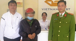 Ngăn chặn người phụ nữ cầm xấp tiền 500.000 đồng, suýt làm chuyện dại dột