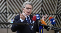 Mỹ - EU lại căng thẳng về việc cấm nhập cảnh