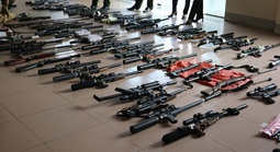 Bắt 42 đối tượng, thu cả "kho" vũ khí quân dụng và 30.000 viên đạn