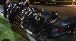 CSGT vây ráp xử lý hơn 20 thanh thiếu niên nẹt pô ở khu đô thị Sala