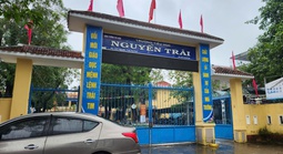 Nhiều học sinh lớp 2 bị nôn ói khi ăn bữa trưa tại trường