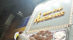 Những kiểu hút khách "độc lạ", ít tốn kém của nhiều hàng quán ở TPHCM