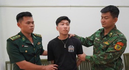 CLIP: Biên phòng Tây Ninh bắt đối tượng giết người ở TPHCM định trốn qua Campuchia