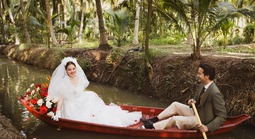 Tài tử Đoàn Minh Tài chèo xuồng "rước vợ về dinh"