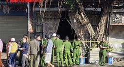 Bé trai 1 tháng tuổi thoát nạn trong vụ cháy 4 người chết