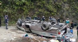 Lật xe khách, 7 người tử vong, nhiều người bị thương