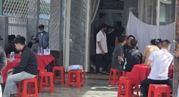 Cha mẹ tuyệt vọng đứng nhìn con cháu trong đám cháy 4 người thiệt mạng