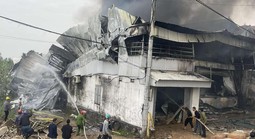 Cháy lớn tại một xưởng may, thiệt hại nhiều tỉ đồng