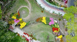 Xác lập kỷ lục "Bản đồ Việt Nam" được làm từ 1.000 giống hoa kiểng ở Sa Đéc