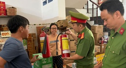 Vận động hộ kinh doanh tháo dỡ "chuồng cọp"