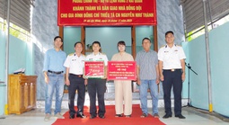 Vùng 2 Hải quân trao “Nhà đồng đội” tại TPHCM