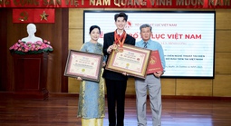 NTK Nguyễn Minh Công tạo nên kỳ tích chưa từng có với 2 lần nhận kỷ lục Việt Nam 