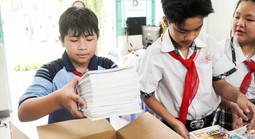 Một học sinh ở TPHCM trích 50% tiền thưởng vô địch võ mua tập gửi học sinh vùng lũ