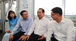 Chủ tịch UBND TPHCM đi Metro đến dự lễ ra mắt Trung tâm Phục vụ hành chính công