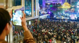 Châu Á đón giao thừa năm 2026: Hai sắc thái đối lập