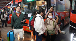 Tàu, xe tăng chuyến phục vụ khách