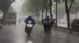 Dự báo thời tiết hôm nay, 4-12: Một số phường, xã ở TPHCM có mưa, dông kèm sét