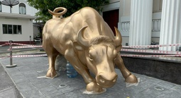 Sở Giao dịch Chứng khoán TPHCM thay biểu tượng "bò tót tấn công" sau 25 năm?