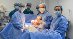 Vượt biển lúc nửa đêm, thai phụ kịp sinh con khỏe mạnh ở Bệnh viện Từ Dũ tại Cần Giờ