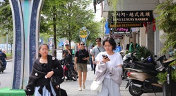 Cận cảnh đường Lê Lợi, TPHCM trước ngày “thay áo” đón Tết