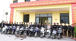 27 thanh thiếu niên dùng dao kiếm "truy sát" nhau giữa đêm khuya