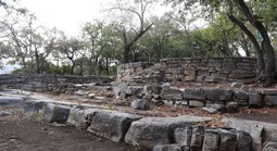 Phát hiện kỳ bí: Người đầu vuông trong mộ cổ