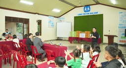 Shinhan Life Việt Nam hỗ trợ Làng trẻ em SOS tại Đà Nẵng và Huế