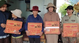 Acecook Việt Nam hỗ trợ 210.000 sản phẩm mì ăn liền cho người dân vùng lũ 