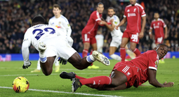 Liverpool tiếp tục trượt dài, Salah tuyên bố "cạch mặt" HLV Arne Slot