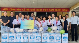 Đem yêu thương đến với vùng lũ 