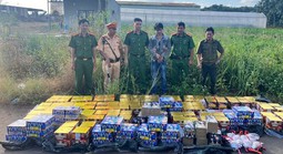 Chiếc ô tô vẫn lao đi sau hiệu lệnh dừng và sự thật tin báo từ người dân 