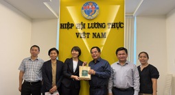 Lãnh đạo Văn phòng An ninh Lương thực Nhật Bản tìm đến Việt Nam giữa cơn sốt giá gạo