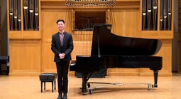 Dân ca Việt ngân vang nơi xứ người