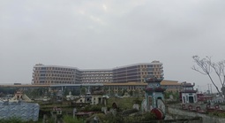 VIDEO: Bệnh viện gần 1.700 tỉ đồng sát nghĩa trang hàng ngàn lăng, mộ