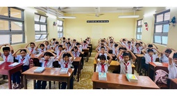 Tiếp sức học sinh nghèo vùng lũ