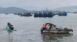 Tàu cá TPHCM chở 4 ngư dân chìm gần đảo Hòn La