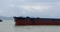 Giải cứu một thuyền viên lênh đênh trên vịnh Đà Nẵng