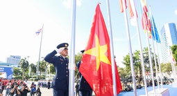 Trang trọng lễ thượng cờ  Việt Nam và các quốc gia tham dự SEA Games 33