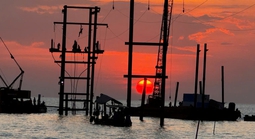 Thi công xuyên đêm, “nối điện” trở lại cho đặc khu Phú Quốc