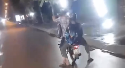 Bốc đầu xe máy, hai thanh niên ở TPHCM bị người dân ghi hình đăng Facebook