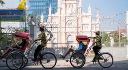 Đà Nẵng mở lớp dạy tiếng Hàn cho tài xế xích lô